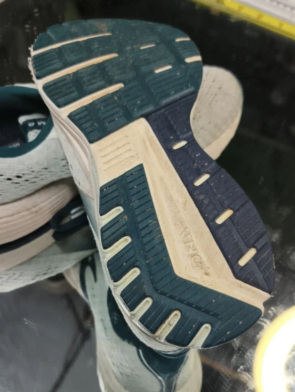Brooks Women's 7 Anthem 4 Teal and White Mesh Running Sneakers